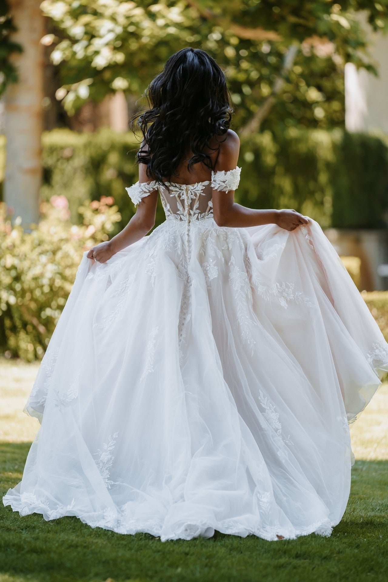 Ethereal lace Sleeveless Wedding Dress