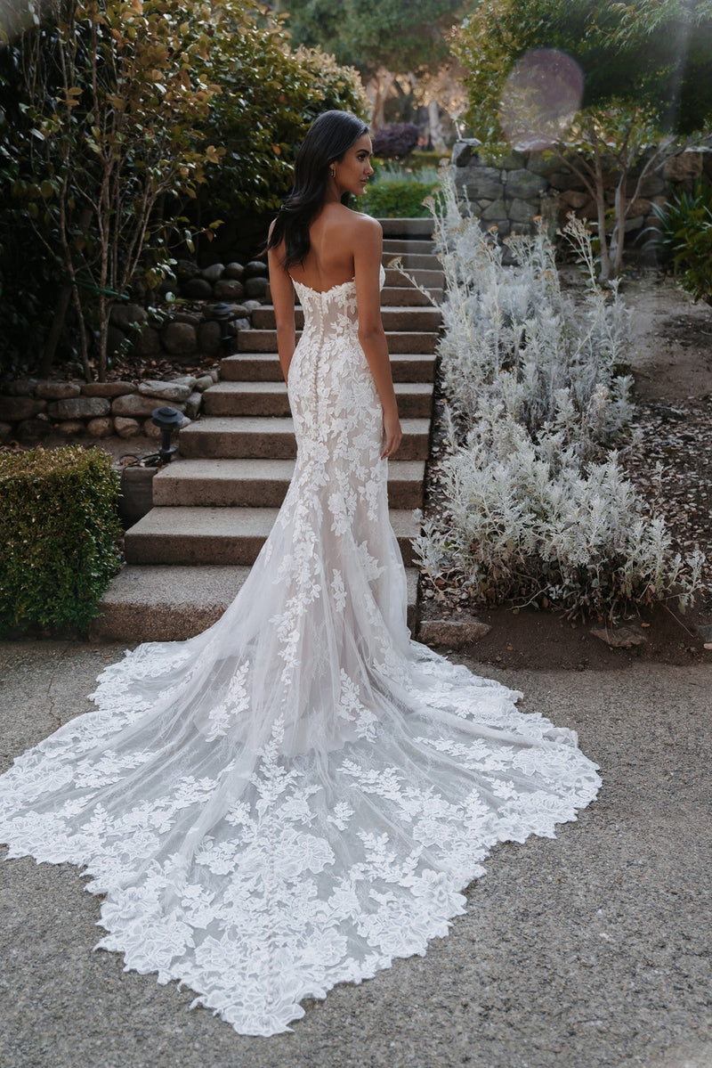 Sleeveless Sweetheart Wedding Dress - Moda FormalwearDressesAllure Bridal