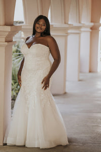 Sweetheart Lace Wedding Dress For Curvy - Moda FormalwearDressesAllure Bridal