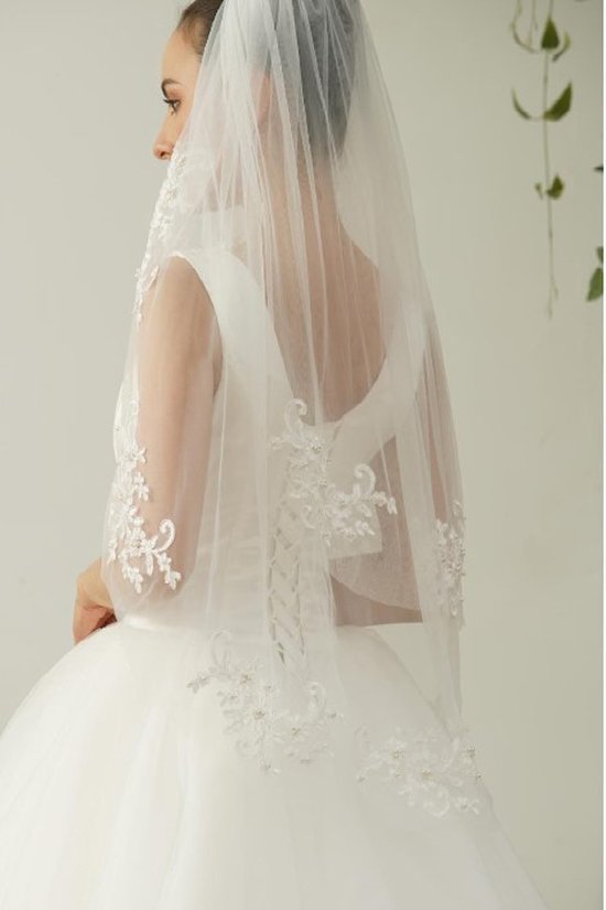 Veil in elbow length with lace applique - Moda FormalwearveilsMy fashion